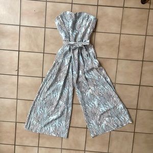 NWT Wide legged jumpsuit with sweetheart neckline